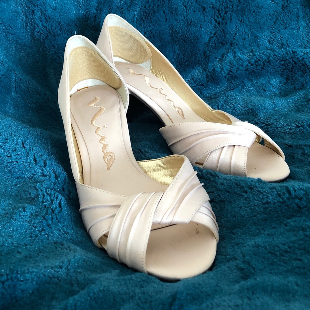 Nina Culver 2.5” Peep Toe Heel, Sand, Sz 7, Box